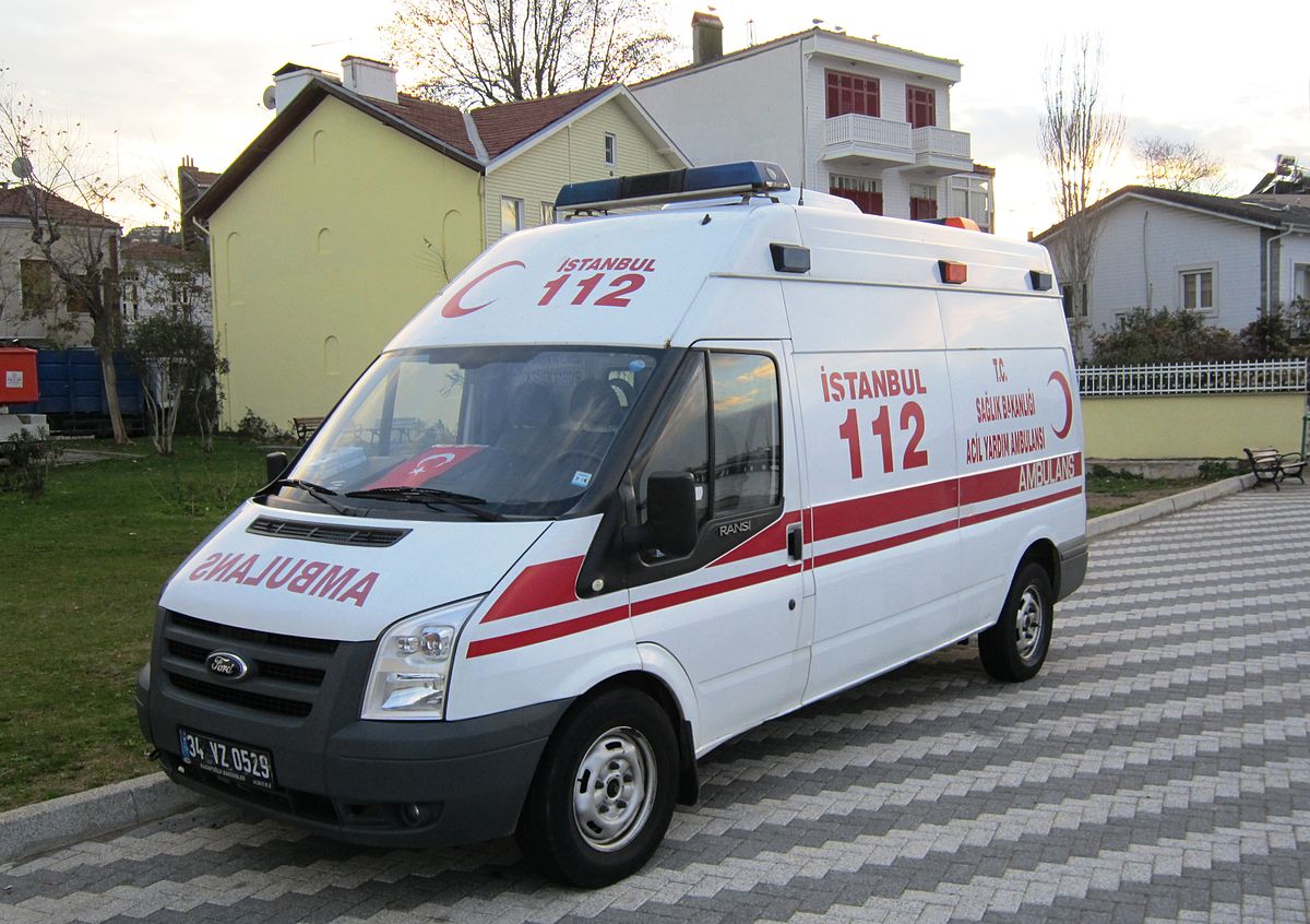 Ambulans Şoförü&#039;nden İnsanlık Ölmemiş Dedirten Hareket