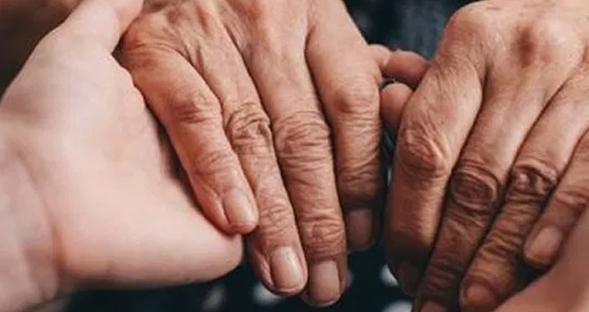 Parkinson, yüz ifadesini ve konuşmayı etkiliyor