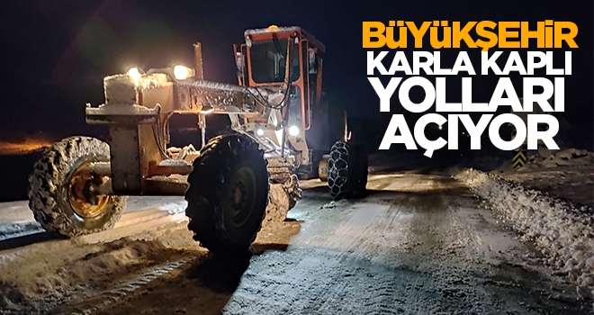 Büyükşehir karla kaplı yolları açıyor