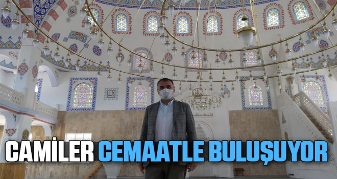 Camiler Cemaatle Buluşuyor