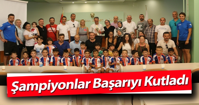 Şampiyonlar Başarıyı Kutladı