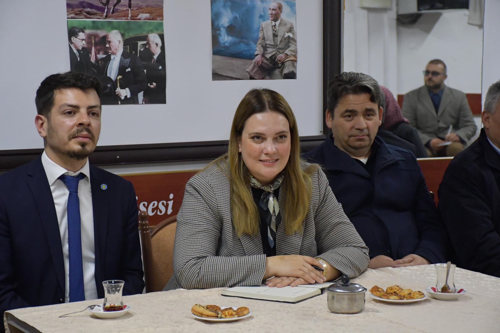 İYİ Parti Samsun Milletvekili Adayı İmren Nilay Tüfekci Meşalelerle Karşılandı haberi